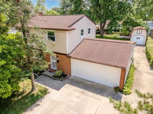 8252 Tinkler Road, Sterling Heights, MI, 48312 | Card Image