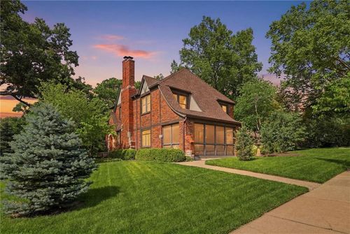 1141 Valentine Rd, Kansas City, MO, 64111-3821 | Card Image