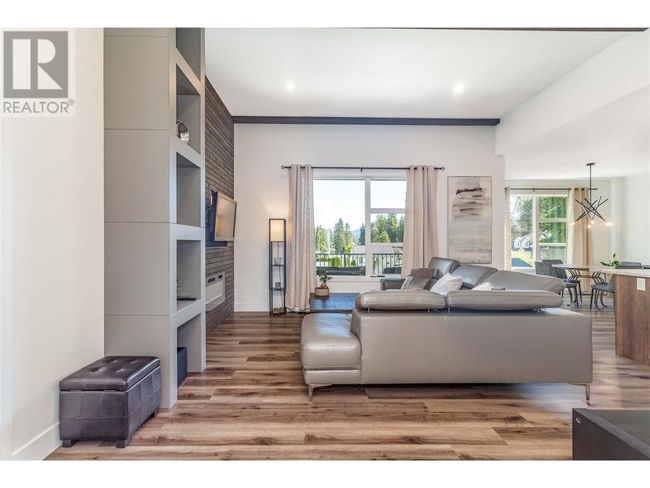 2737 Cedar Ridge St, House other with 2 bedrooms, 2 bathrooms and 4 parking in Lumby BC | Image 6
