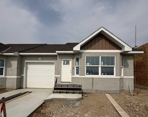 421 Meadowlark Way, Vulcan, AB, T0L2B0 | Card Image