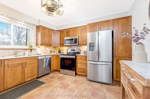 25 Graham Crt, Whitby, ON, L1N6E1 | Card Image