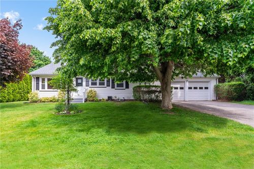 3 Ruth St, Middletown, RI, 02842-4546 | Card Image