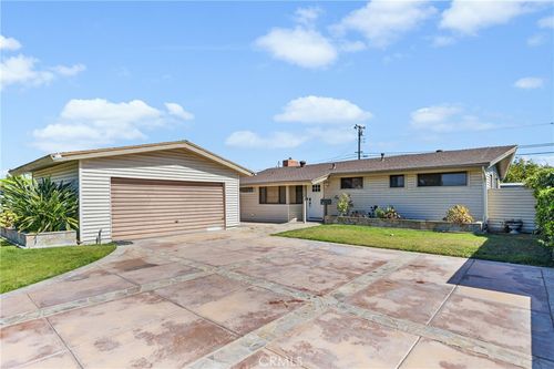 9912 Harle Ave, Anaheim, CA, 92804-5926 | Card Image