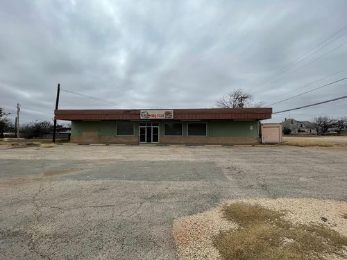 405-410 W 10th St, Robert Lee, TX, 76945-4843 | Card Image