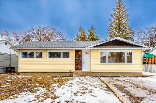 1138 Bogue Avenue, Moose Jaw, SK, S6H4M5 | Card Image