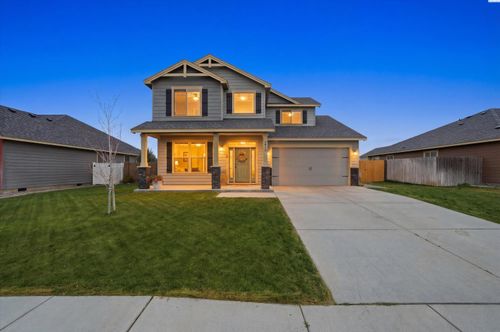 3915 Saint Paul Ln, Pasco, WA, 99301-5752 | Card Image