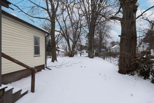 1813 3rd St, Bay City, MI, 48708-6212 | Card Image