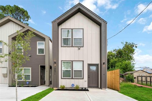 d-7987 Chateau St, Houston, TX, 77028-4644 | Card Image