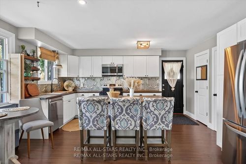 34 William St, Bobcaygeon, ON, K0M1A0 | Card Image