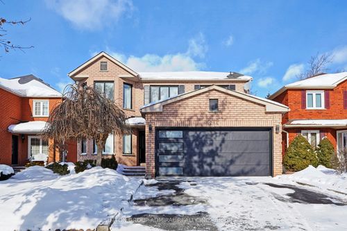 284 Lancrest St, Pickering, ON, L1V6N3 | Card Image