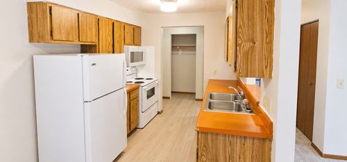 205-16 Green River Rd, Morris, MN, 56267-1335 | Card Image