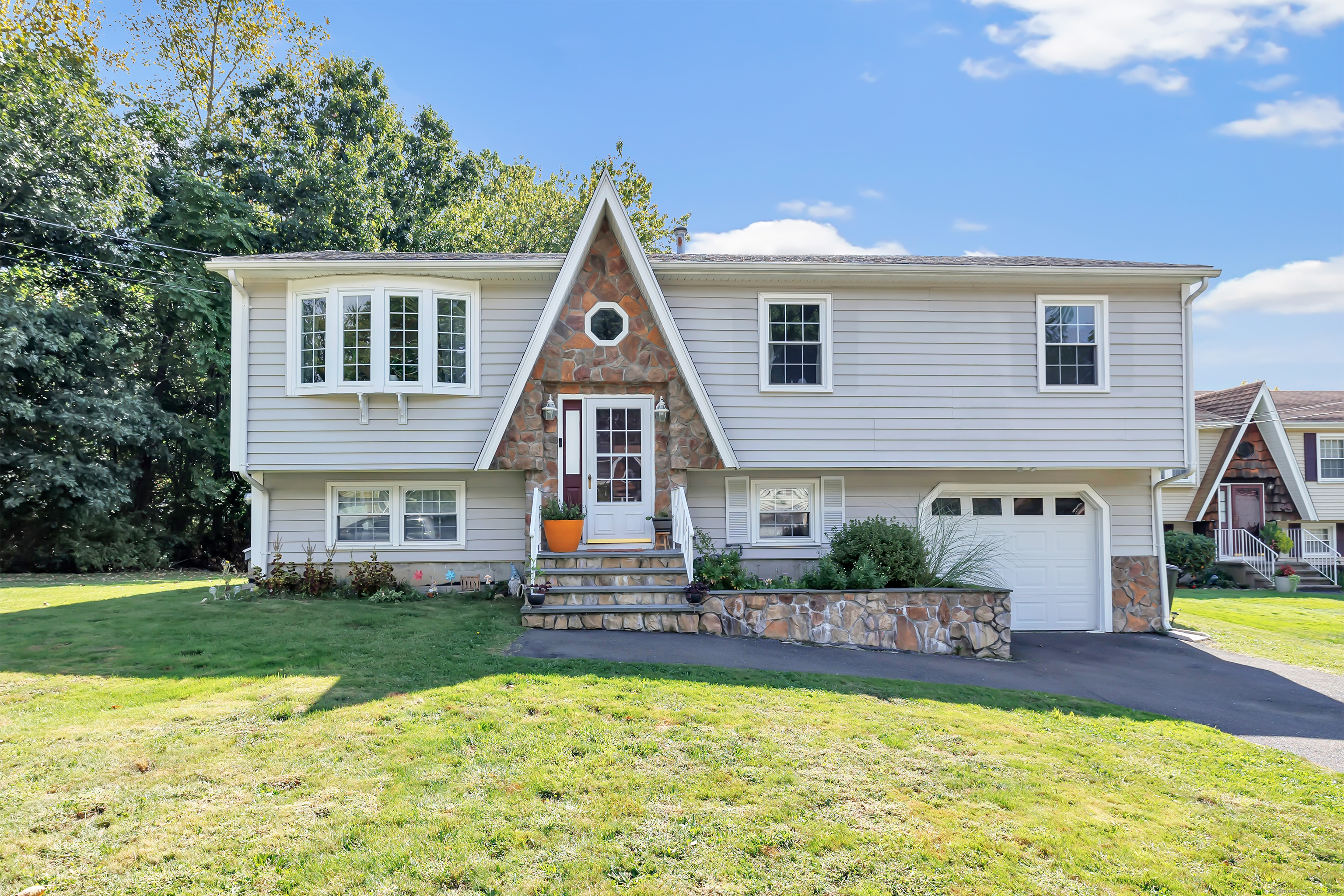 Orne St, West Haven, CT 06516