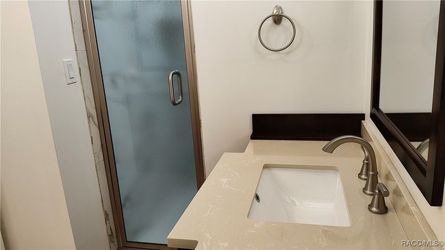 Spacious and beautuful step in shower | Image 19