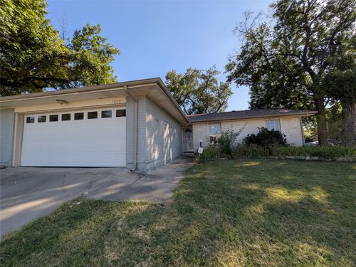 1800 Fernwood Cir, Carrollton, TX, 75006-4203 | Card Image