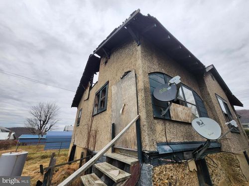 810 N Pocahontas Ave, Covington, VA, 24426-1127 | Card Image