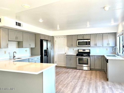 5511 Adelina Ct, Agoura Hills, CA, 91301-4022 | Card Image