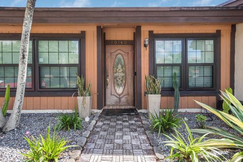 10140-10140 Phoenix Ave, Pembroke Pines, FL, 33026-2440 | Card Image