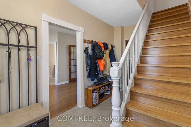 8 Laura St, House other with 5 bedrooms, 3 bathrooms and 4 parking in Lyn ON | Image 13