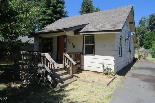 2619 Scott St, Klamath Falls, OR, 97601-1253 | Card Image