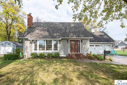 521 7th Ave Ne, Waseca, MN, 56093-3230 | Card Image