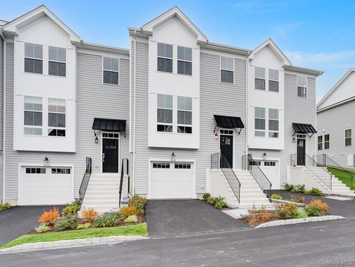4044 Chestnut Ridge Rd, Fishkill, NY, 12524-4997 | Card Image