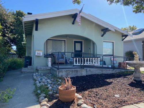 345 6th St, Hollister, CA, 95023-3834 | Card Image