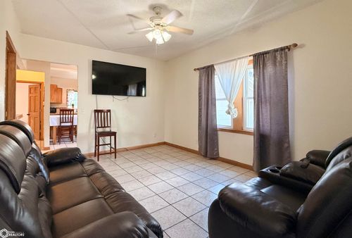 208 W Nevada St, Marshalltown, IA, 50158-2749 | Card Image