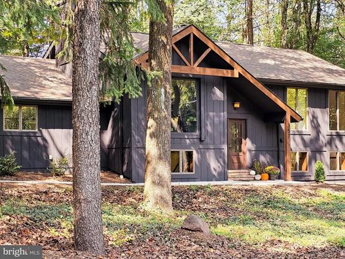 357 Timber Ln, MOUNT GRETNA, PA, 17064-6080 | Card Image