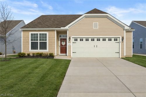 292 Kensington Way, Elyria, OH, 44035-8909 | Card Image