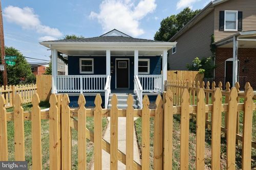5100 Queens Stroll Pl Se, WASHINGTON, DC, 20019-6136 | Card Image