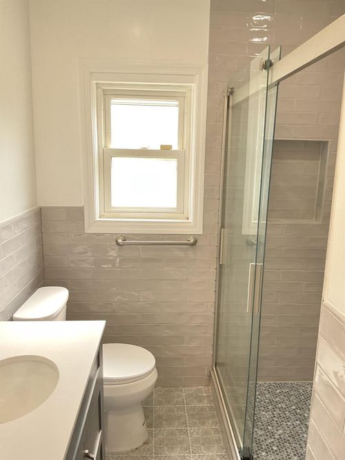 42 Park W, New Hyde Park, NY, 11040-3504 | Card Image
