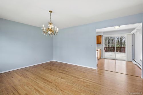 4 Columbine Ave S, Hampton Bays, NY, 11946-1947 | Card Image