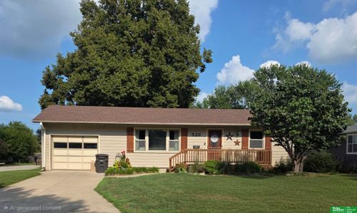 526 N Ohio Ave, York, NE, 68467-3331 | Card Image