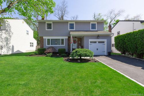 5 Regina Ct, Huntingtn Sta, NY, 11746-3303 | Card Image