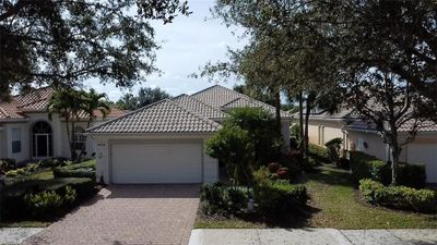 4013 Trinidad Way, House other with 3 bedrooms, 3 bathrooms and null parking in Naples FL | Image 2