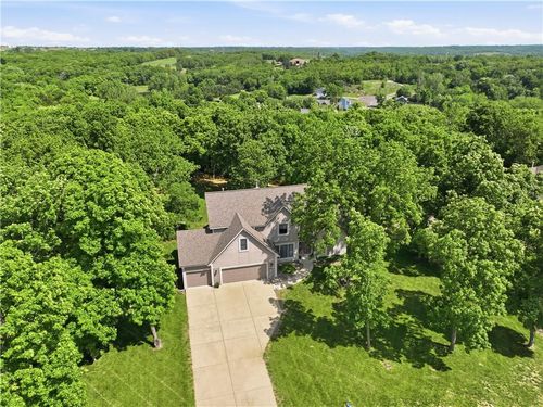 14760 Timber Ln, Bonner Springs, KS, 66012-9370 | Card Image