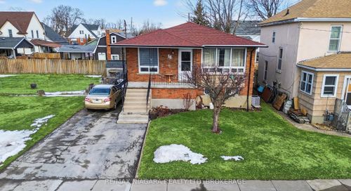 16 Cross St, Port Colborne, ON, L3K1K9 | Card Image