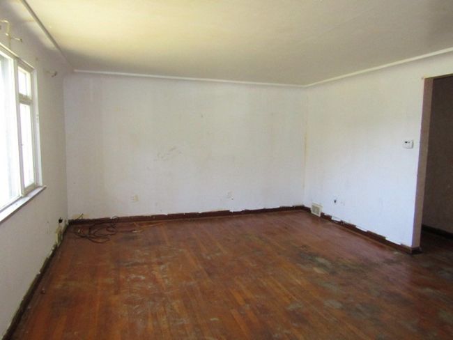 11 Raymond St, House other with 3 bedrooms, 1 bathrooms and 1 parking in Dravosburg PA | Image 5
