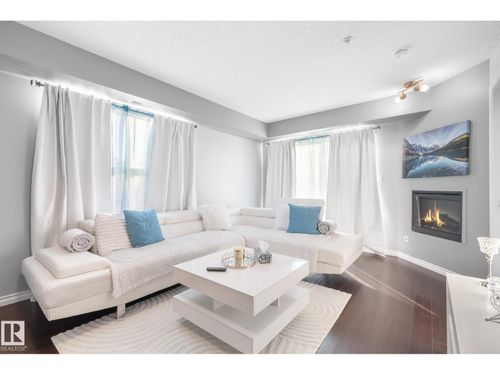 10118 106 Ave Nw, Edmonton, AB, T5H0B8 | Card Image