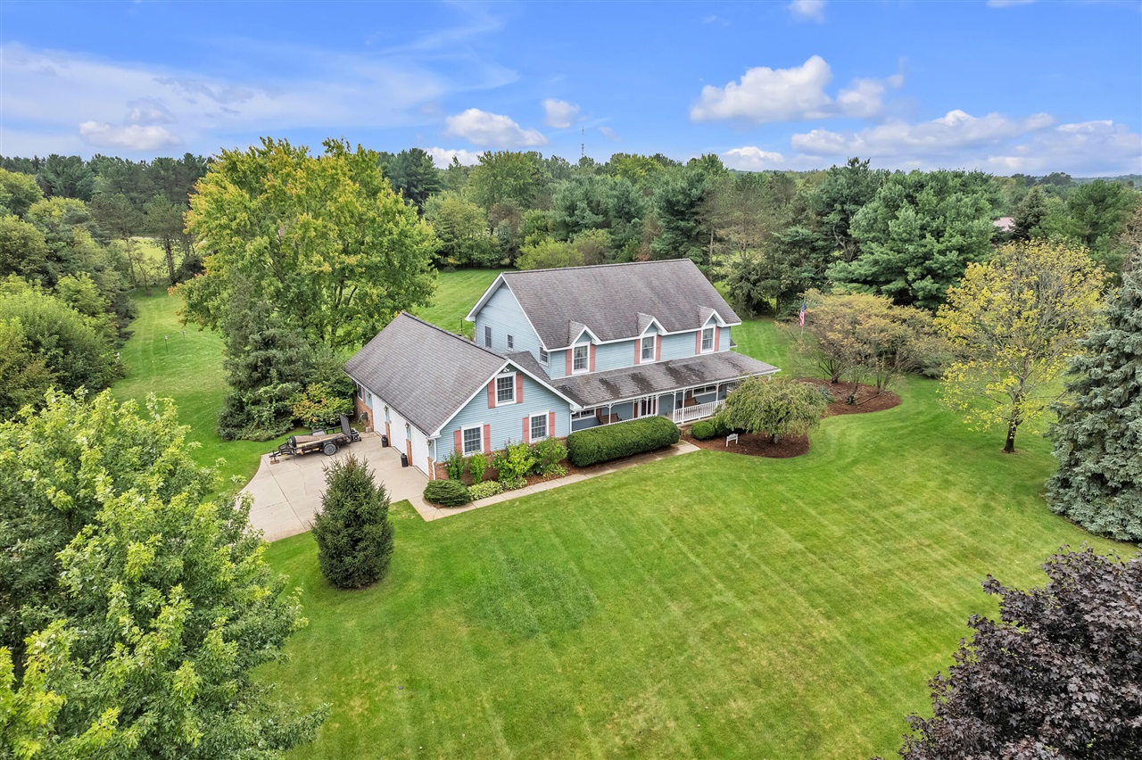 Merrie Meadow Ln, South Lyon, MI 48178