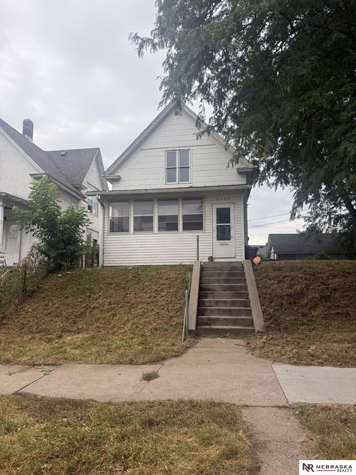 2409 B St, Omaha, NE, 68105-4001 | Card Image