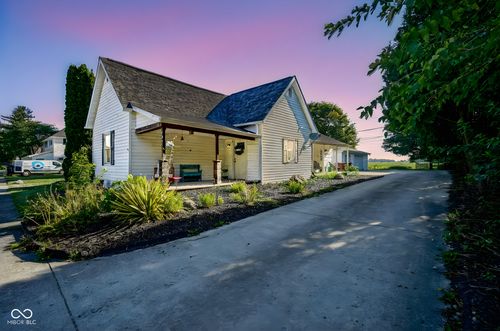 724 Central Ave, Lapel, IN, 46051-9638 | Card Image