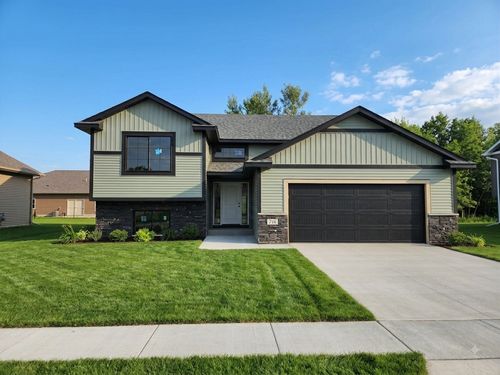 718 Margaret Ln Ne, Isanti, MN, 55040-5556 | Card Image