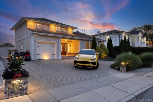 3066 Ann St, Baldwin, NY, 11510-4501 | Card Image