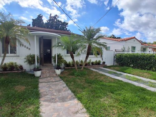 b-3052 Sw 6th St, Miami, FL, 33135-2735 | Card Image