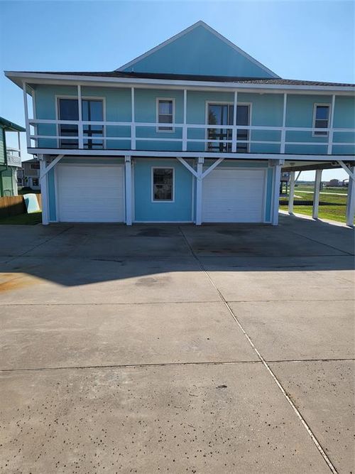 106 Driftwood Rd, Freeport, TX, 77541-9677 | Card Image