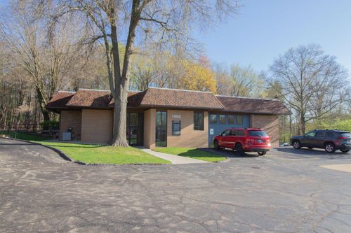 b-1900 Whites Rd, Kalamazoo, MI, 49008-2872 | Card Image