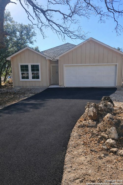 628 Winding River Ln, Spring Branch, TX, 78070-6544 | Card Image