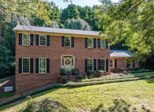 240 37th Avenue Pl Nw, Hickory, NC, 28601-8073 | Card Image