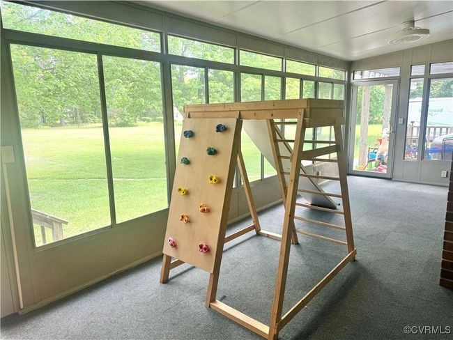Large Enclosed Porch!! | Image 35